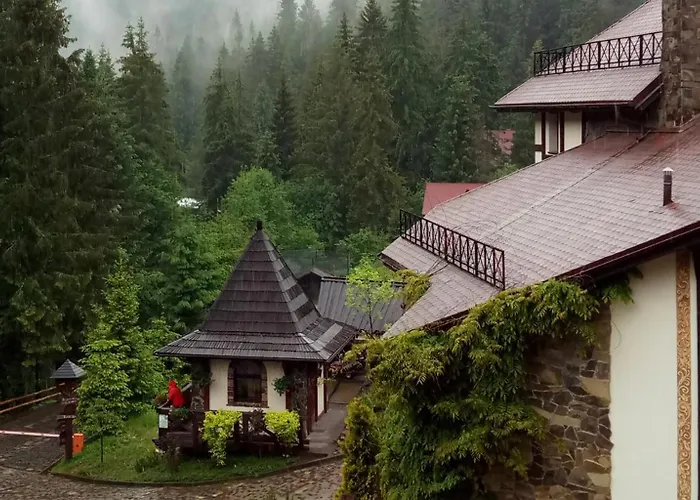 Готельно-відпочинковий комплекс  Вежа Ведмежа